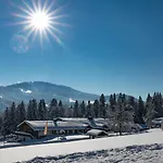 Hotell Mondi Und 4*